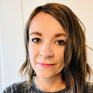 Meet your Posher, Caitlin